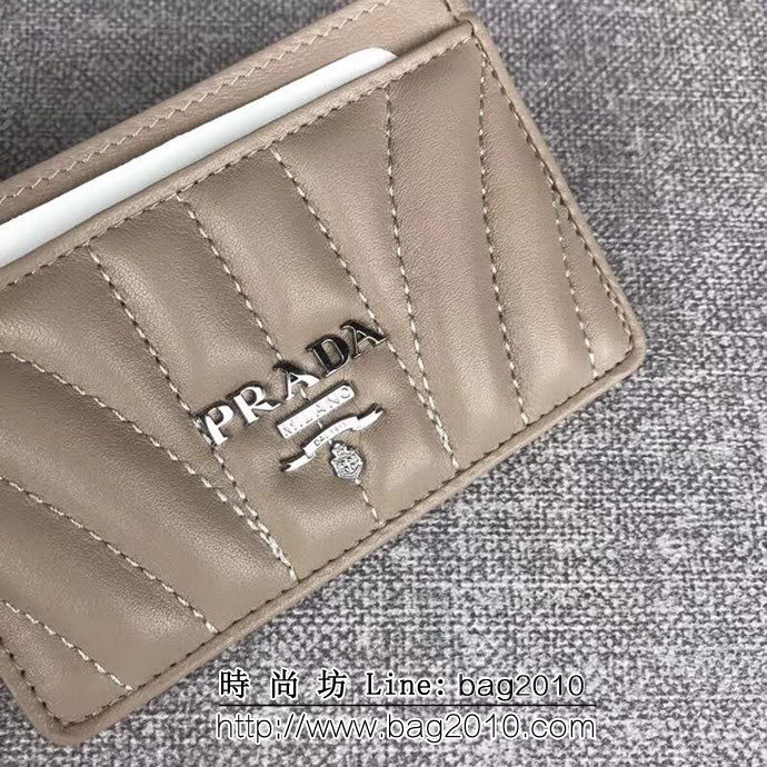 PRADA普拉達 專櫃最新款式 頂級原單納帕牛皮 三層信用卡夾 1MC208 DD1710